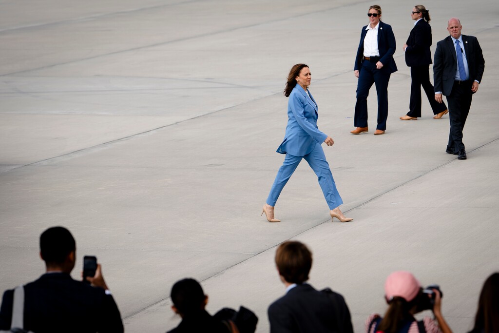 Vice President Kamala Harris walks to board Air Force Two in Morrisville, N.C., Aug. 16, 2024. “For one thing, Harris actually outlined her economic proposals, rather than veering off onto topics like who has the biggest crowds and how windmills are killing birds. For another, she doesn’t seem to have said anything demonstrably untrue — a sharp contrast with Trump, who lied or distorted the facts about twice per minute during an event at Mar-a-Lago,” writes The New York Times columnist Paul Krugman. (Erin Schaff/The New York Times)