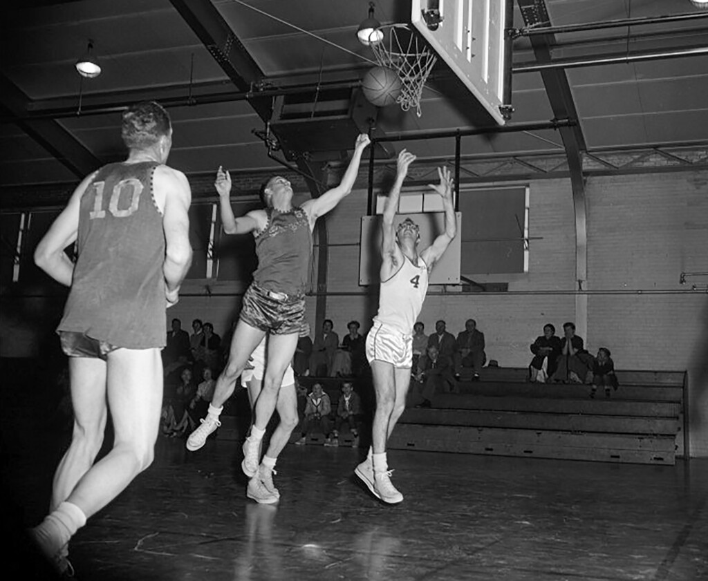 (The Salt Lake Tribune via Utah Historical Society) A basketball game between a Murray ward and a Granger ward in 1956.