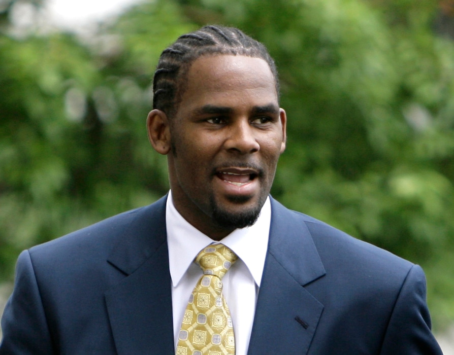 (AP Photo/M. Spencer Green, File) This June 13, 2008 file photo shows R&B singer R. Kelly, arriving at 3the Cook County Criminal Court Building in Chicago. Attorney Michael Avenatti says he has new video evidence of singer R. Kelly having sex with an underage girl. Avenatti said Thursday, Feb. 14, 2019, he has turned over the video to prosecutors in Chicago. Avenatti says the video is not the same evidence used in Kelly's 2008 trial, when he was acquitted on all charges of child pornography.