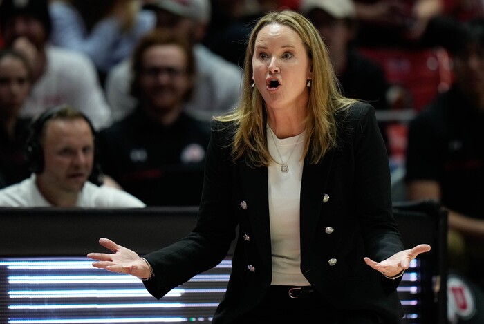 (Francisco Kjolseth | The Salt Lake Tribune) Utah women’s basketball head coach Lynne Roberts argues with the referee as the University of Utah hosts the Oklahoma Sooners in women’s NCAA basketball in Salt Lake City on Wednesday, Nov. 16, 2022.