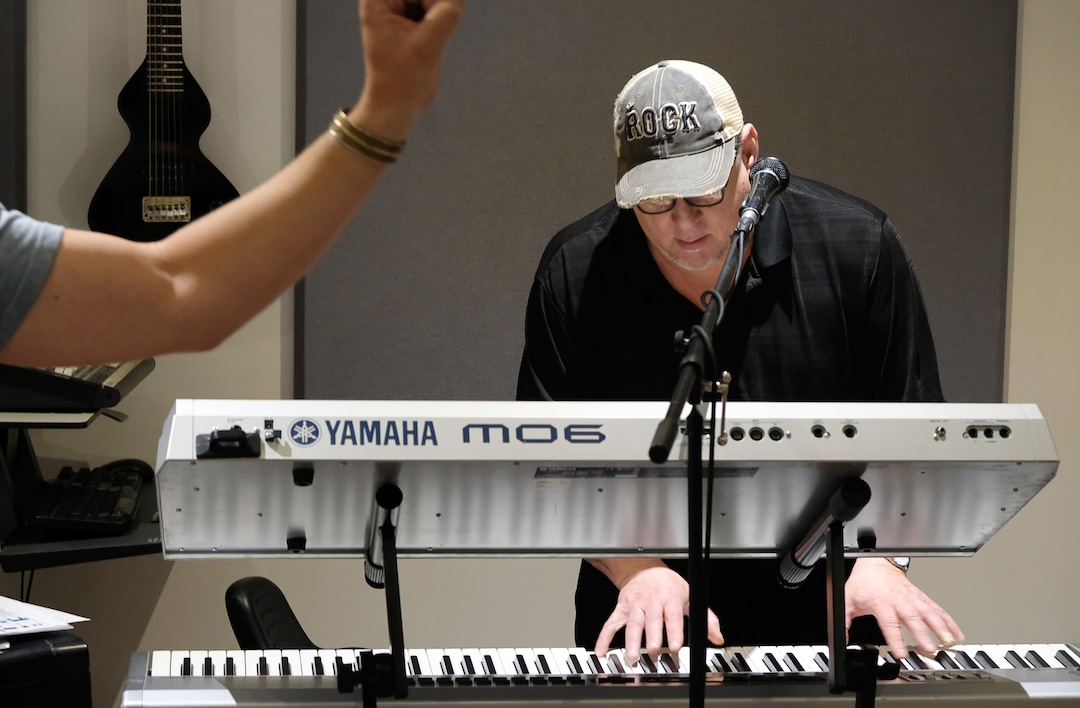 (Francisco Kjolseth  |  The Salt Lake Tribune)  Steve Auerbach, Executive Director of MusicGarage.org, in Sugarhouse, joins students in a jam session as he takes them on a brief break from rock and roll to teach them a little blues while jamming together on Monday, May 20, 2019.