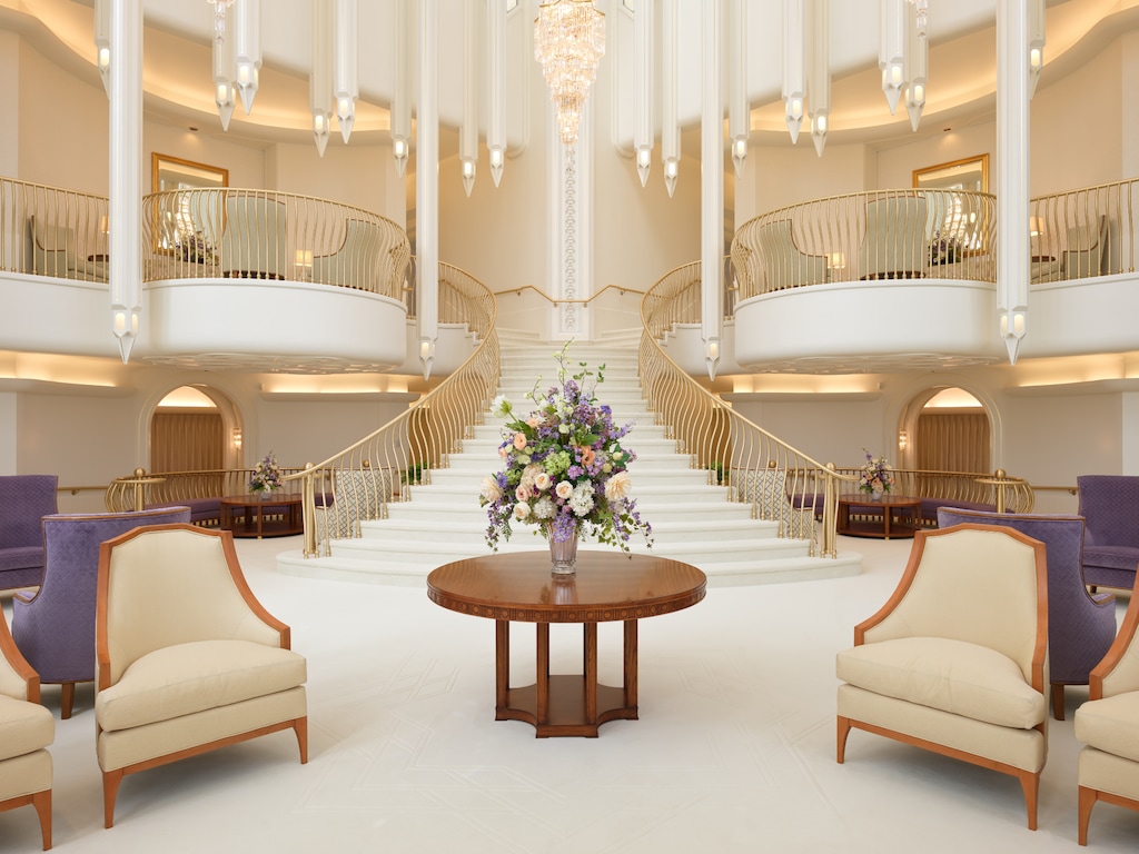 (The Church of Jesus Christ of Latter-day Saints) The Celestial Room of the San Diego Temple.