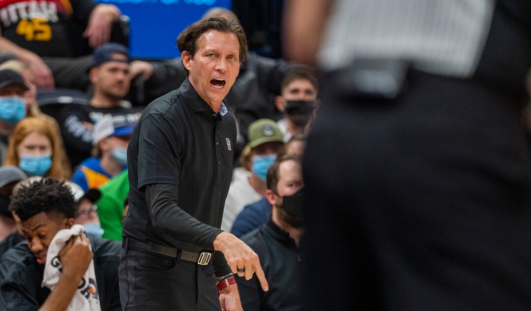(Rick Egan | The Salt Lake Tribune) Utah Jazz Utah Jazz head coach Quin Snyder reacts along with Rudy Gobert (27) after the official failed to call a foul, in NBA action between the Utah Jazz and the New Orleans Pelicans, at Vivint Arena, in Salt Lake City, on Friday, Nov. 26, 2021.