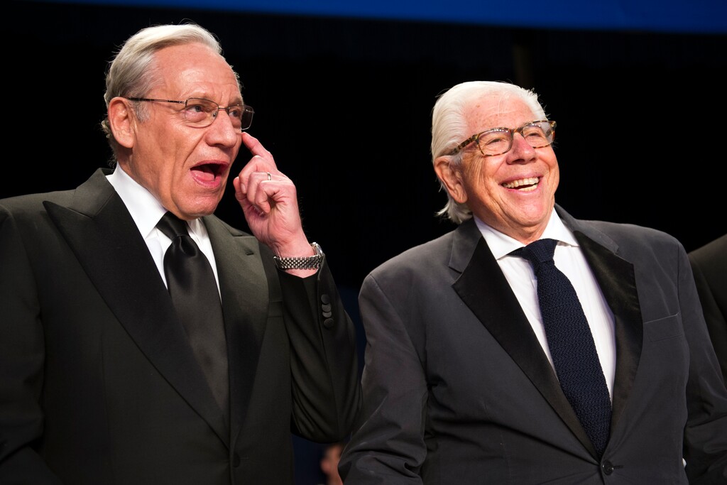 Bob Woodward, left, talks with Carl Bernstein during the White House Correspondents' Dinner in Washington, Saturday, April 29, 2017. (AP Photo/Cliff Owen)