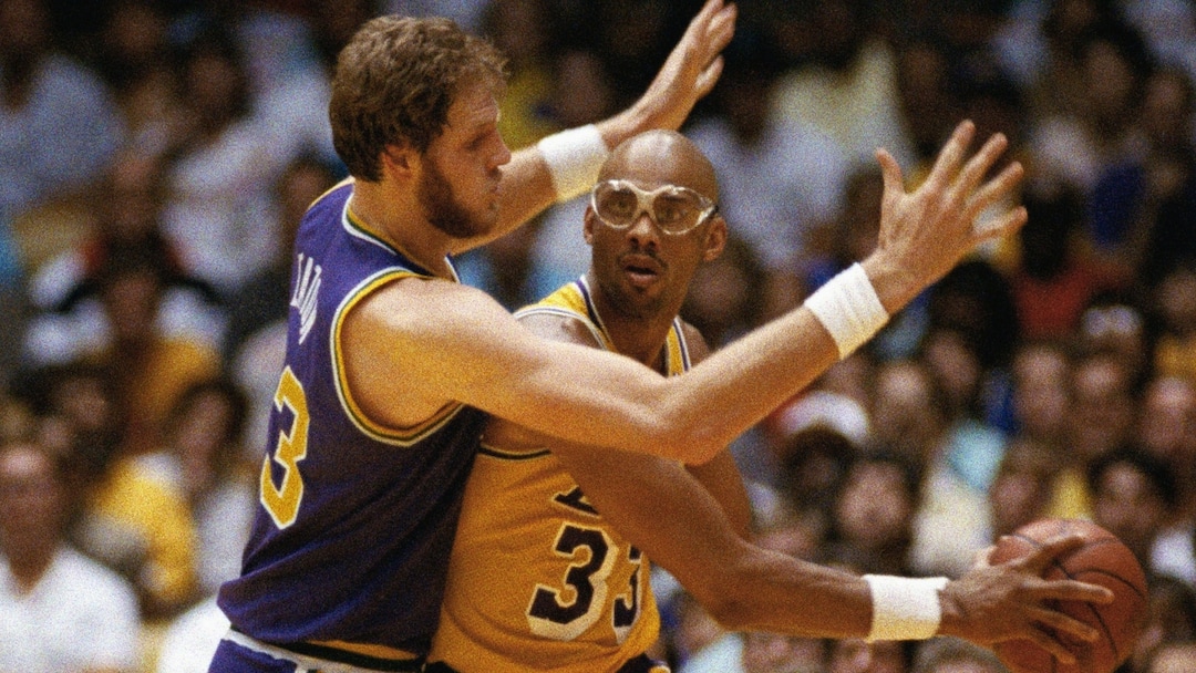 Mark Eaton of the Utah Jazz seems to have Los Angeles Lakers player Kareem Abdul-Jabbar in hand during their NBA playoff game at the Forum in Inglewood, California May 8, 1988.(AP Photo/Douglas C. Pizac)