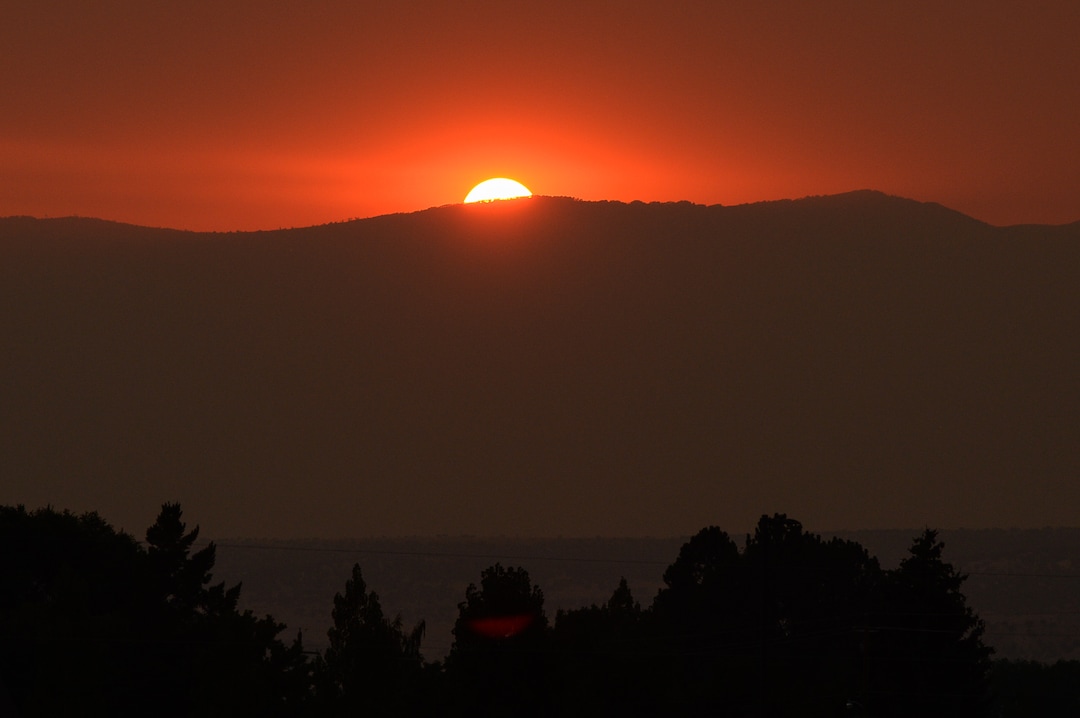 (Francisco Kjolseth  |  The Salt Lake Tribune)  The sun sets over the community of Mt. Pleasant under heavy smoke conditions following a meeting with community members at North Sanpete High School in Mt Pleasant on Thursday, Aug. 9, 2018, to get an update on the Coal Hollow and Hill Top Fires currently burning.