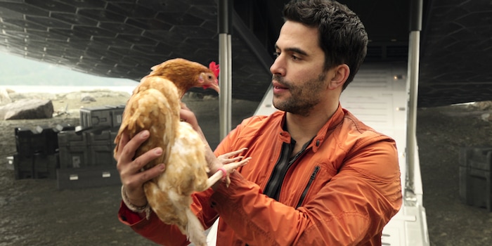 (Courtesy of Netflix) Ignacio Serricchio as Don West — and his pet chicken — in “Lost in Space”