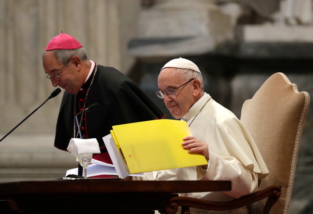 (AP Photo/Alessandra Tarantino) Pope Francis, flanked by Bishop Angelo De Donatis, sits during a meeting with the Roman diocese, at the Vatican Basilica of St. John Lateran, in Rome, Monday, May 14, 2018.