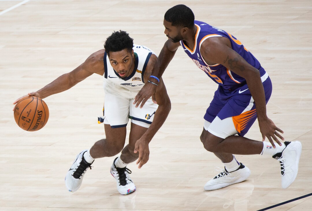 (Rick Egan | The Salt Lake Tribune)  Utah Jazz guard Justin Wright-Foreman (3) dribbles inside as Phoenix Suns guard E'Twaun Moore (55) defends, in preseason NBA action between Utah Jazz and Phoenix Suns at Vivint SmartHome Area, on Saturday, Dec. 12, 2020.