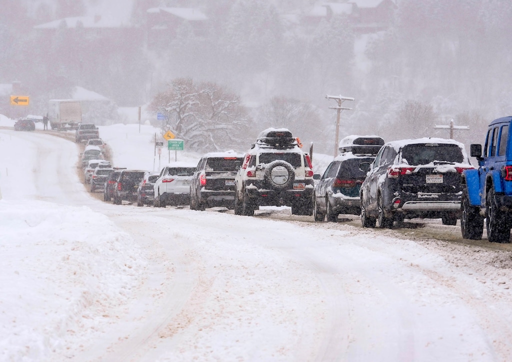 Little Cottonwood Canyon winter road