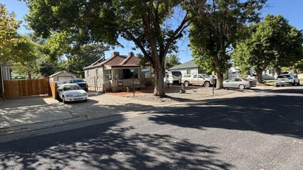 (FOX 13 News) Neighborhood in Magna where two suspects were arrested.