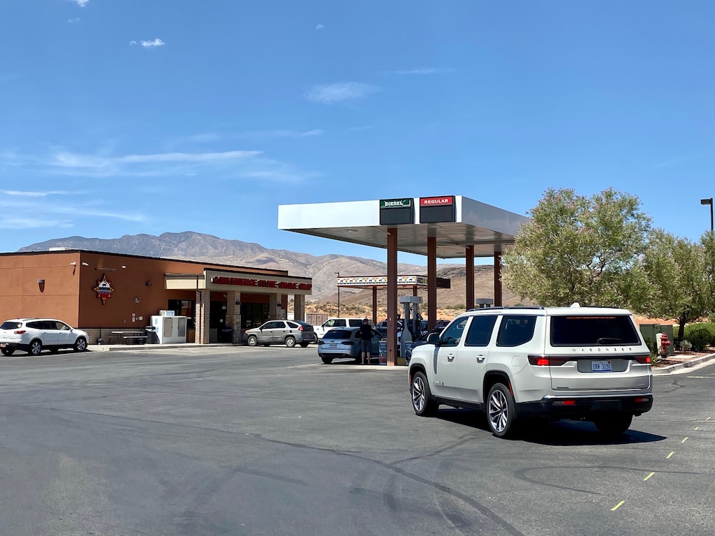(Mark Eddington | The Salt Lake Tribune) Motorists waiting in line for cheaper than average fuel at the Shivwits Band of Paiutes' convenience store near St. George, Utah on July 19, 2022.