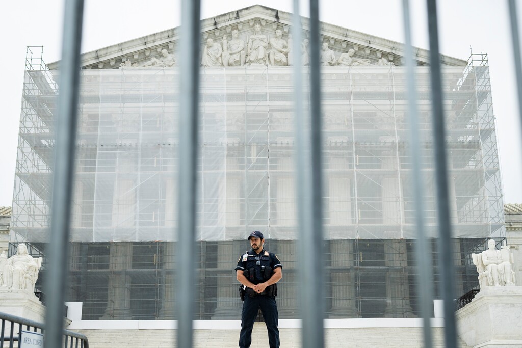 (Haiyun Jiang | The New York Times) A Supreme Court Police officer outside the Supreme Court building in Washington, on Friday, June 27, 2025. The Supreme Court on Friday rejected a challenge to a Texas law that seeks to limit minors’ access to pornography on the internet, ruling that it does not violate the First Amendment to require people to verify their age through measures like the submission of government-issued IDs.