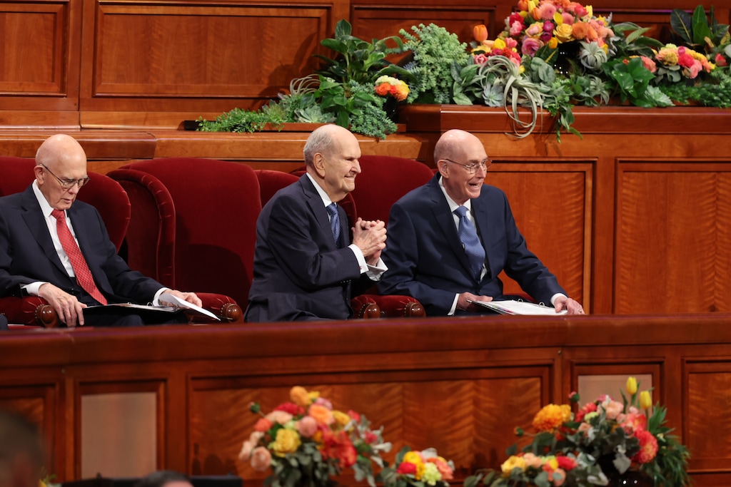 (The Church of Jesus Christ of Latter-day Saints)
President Russell M. Nelson, with counselors Dallin H. Oaks, left, and Henry B. Eyring, right, smiles at conferencegoers before the start of the broadcast at the Conference Center on Temple Square in Salt Lake City during the morning session of General Conference on Saturday, Oct. 1, 2022.