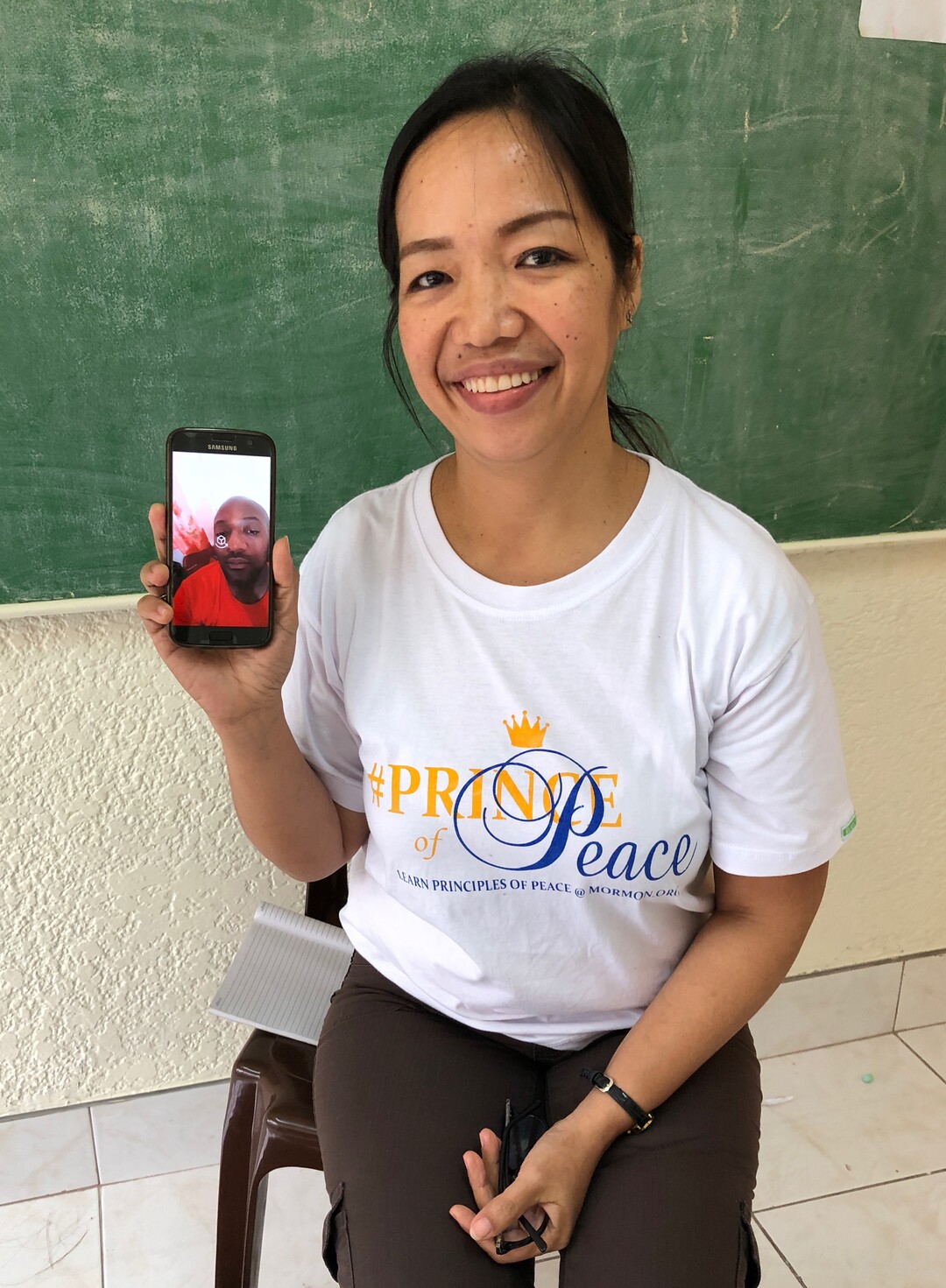 (Mike Stack  |  for The Salt Lake Tribune) Filipino LDS member Jhona  Mbula and husband pictured on cellphone.