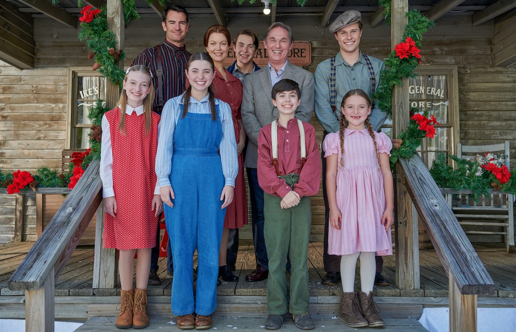 (Tom Griscom/The CW) The cast of "The Waltons Homecoming": Ben Lawson as John Walton, Bellamy Young as Olivia Walton, Christian Finlayson as Jason Walton, narrator Richard Thomas (the original John-Boy), Logan Shroyer as John-Boy Walton, Tatum Sue Matthews as Erin Walton, Marcelle LeBlanc as Mary Ellen Walton, Samuel Goergon as Jim-Bob Walton, and Callaway Corrick as Elizabeth Walton.