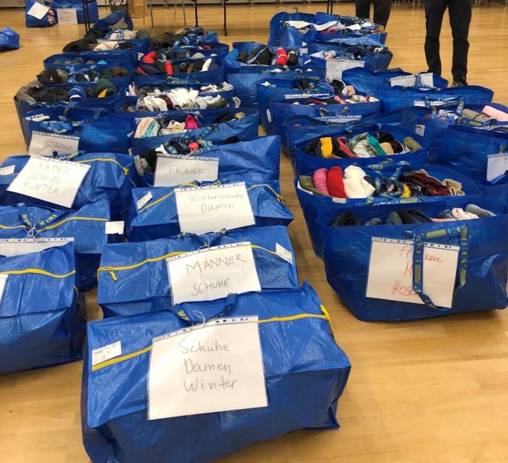 (The Church of Jesus Christ of Latter-day Saints)
Sixty bags of clothing collected by Latter-day Saint youth in Friedrichsdorf, Germany. The clothing was delivered to refugees in Frankfurt.