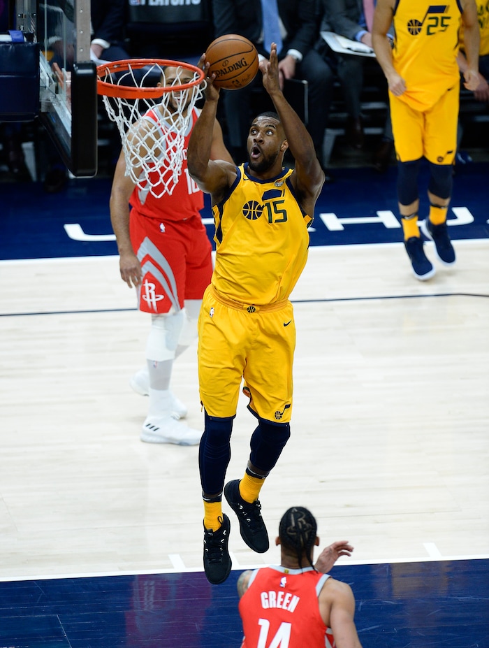 (Scott Sommerdorf | The Salt Lake Tribune)
Utah Jazz forward Derrick Favors (15) gets an easy layup during first half play. The Rockets led the Jazz 58-48 at the half, Sunday, May 6, 2018.