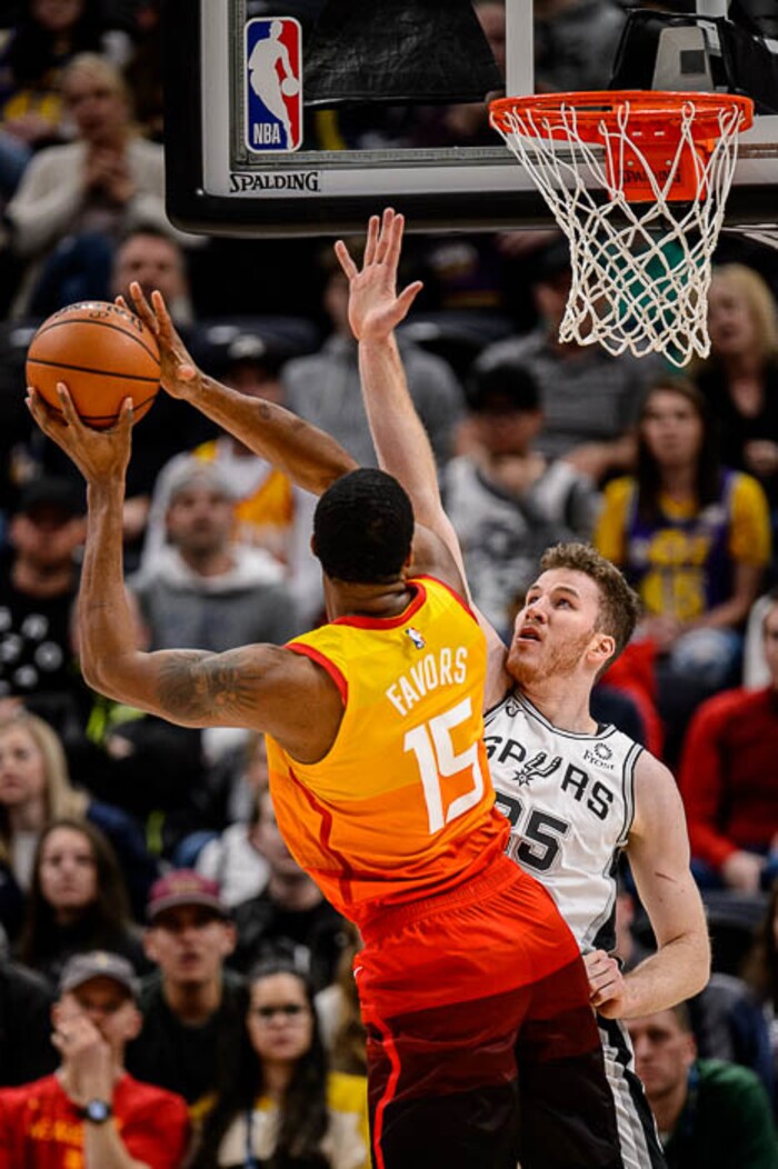 (Trent Nelson | The Salt Lake Tribune)  
Utah Jazz forward Derrick Favors (15) shoots over San Antonio Spurs center Jakob Poeltl (25) as the Utah Jazz host the San Antonio Spurs, NBA basketball in Salt Lake City on Saturday Feb. 9, 2019.