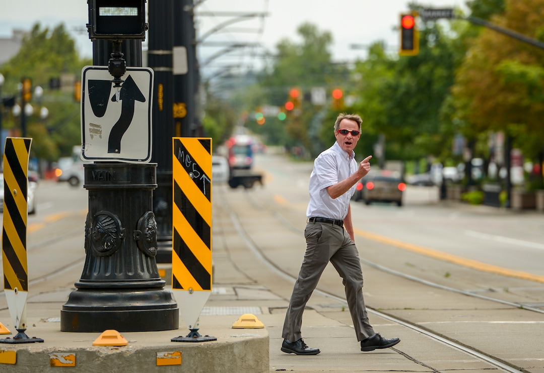 Leah Hogsten  |  The Salt Lake Tribune  Salt Lake Tribune managing editor Dave Noyce walks from the Salt Lake City Library to The Salt Lake Tribune building, Thursday, August 2, 2018.  · 