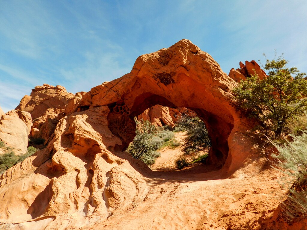 (Erin Alberty  |  The Salt Lake Tribune)  Babylon Arch stands over the trail on March 12, 2017, in the Red Cliffs Desert Reserve near Leeds.