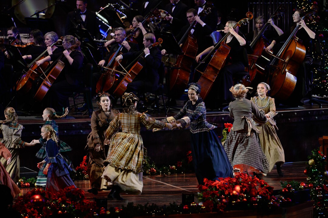 (Francisco Kjolseth  |  The Salt Lake Tribune)  The Mormon Tabernacle Choir Christmas extravaganza kicks off with Broadway star Sutton Foster and "Downton Abbey's" Hugh Bonneville at the Conference Center on Thursday, Dec. 14, 2017.