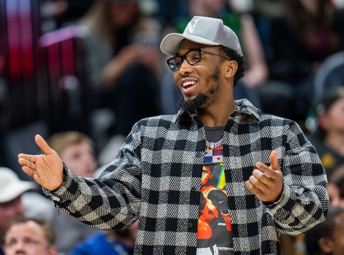 (Rick Egan | The Salt Lake Tribune) Utah Jazz guard Donovan Mitchell jokes around with his team mates using a break in the action, in NBA action between the Utah Jazz and the Oklahoma City Thunder at Vivint Arena, on Wednesday, April 6, 2022.
