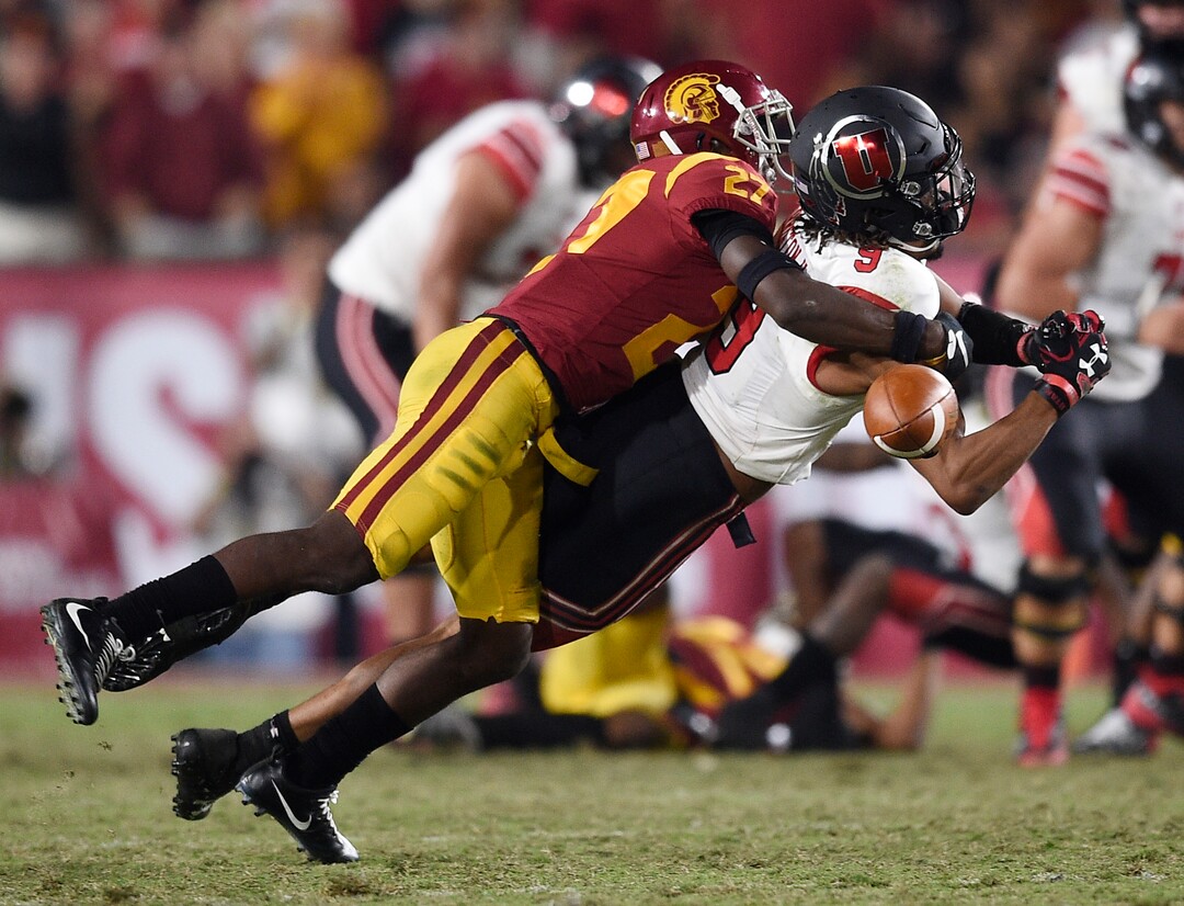 Southern California cornerback Ajene Harris, left, breaks up a pass intended for Utah wide receiver Darren Carrington II during the second half of an NCAA college football game in Los Angeles, Saturday, Oct. 14, 2017. USC won 28-27. (AP Photo/Kelvin Kuo)