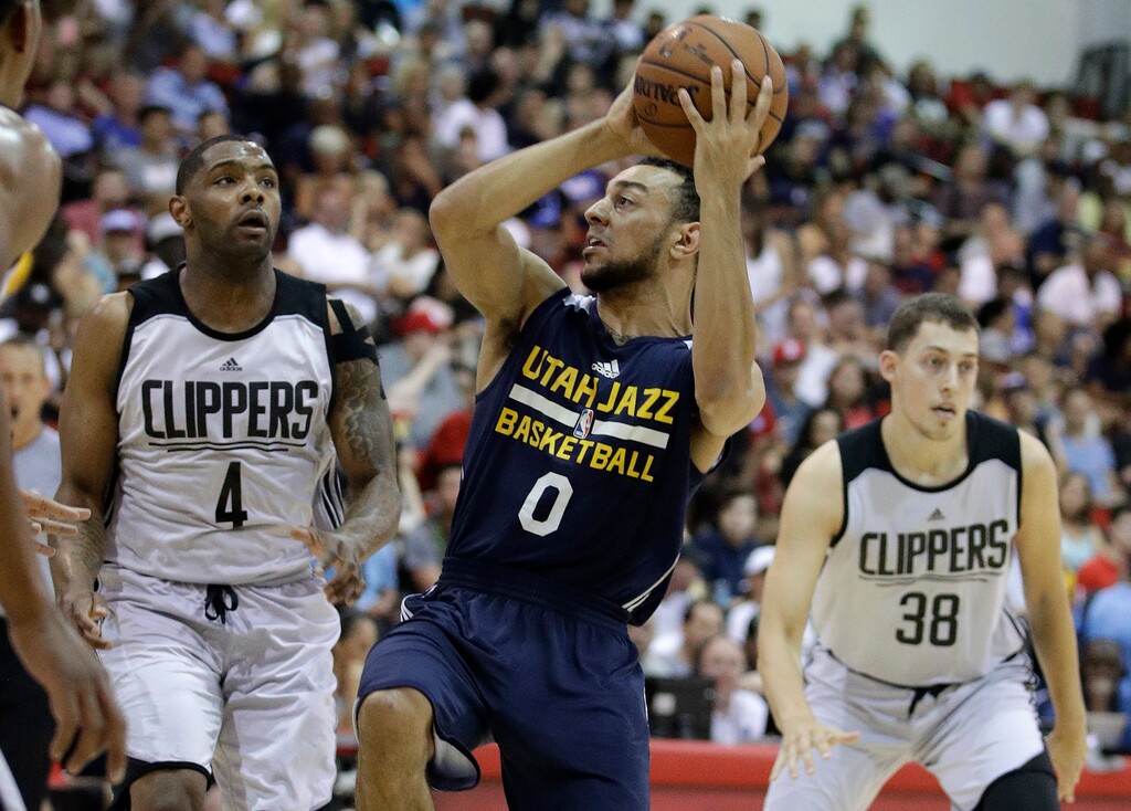 Utah Jazz's Nigel Williams-Goss drives around Los Angeles Clippers' Sindarius Thornwell, left, during the first half of an NBA summer league basketball game, Sunday, July 9, 2017, in Las Vegas. (AP Photo/John Locher)