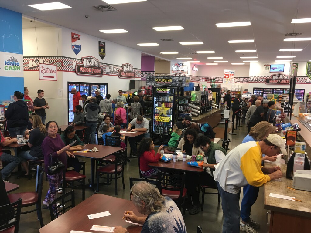 (Courtesy Gregg Green) Customers — many from Utah — wind through the KJ’s Kwik Stop in Malad, Idaho, on Oct. 19, 2018. Crowds of Utahns are crossing the border for a chance at the $1 billion Mega Millions lottery jackpot.