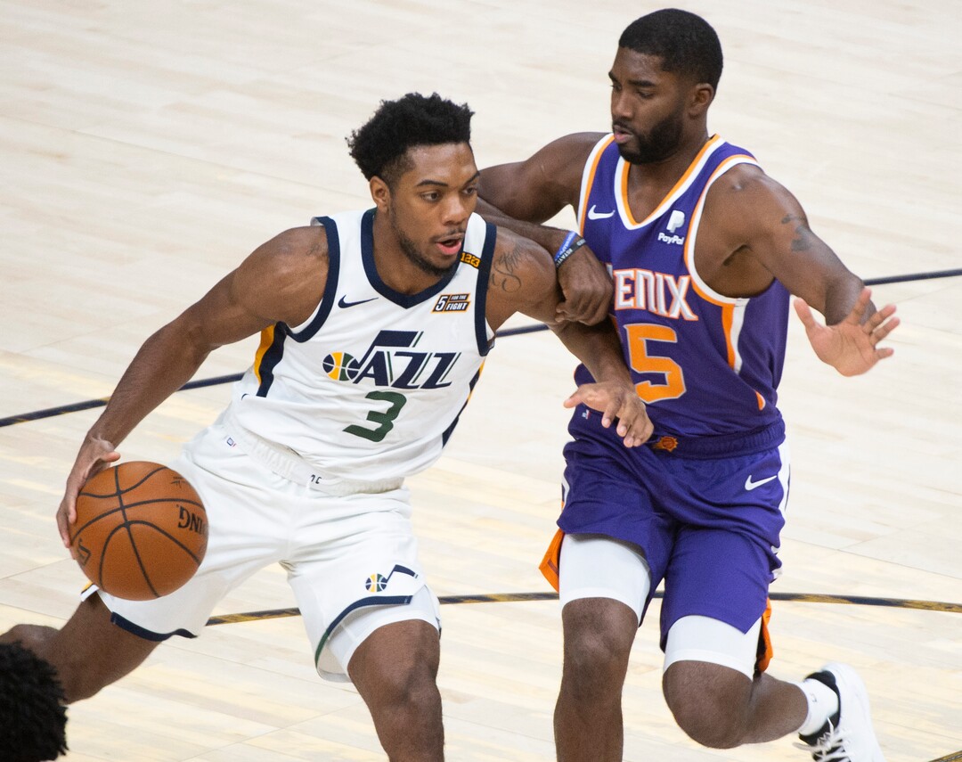 (Rick Egan | The Salt Lake Tribune)  Utah Jazz guard Justin Wright-Foreman (3) dribbles inside as Phoenix Suns guard E'Twaun Moore (55) defends, in preseason NBA action between Utah Jazz and Phoenix Suns at Vivint SmartHome Area, on Saturday, Dec. 12, 2020.