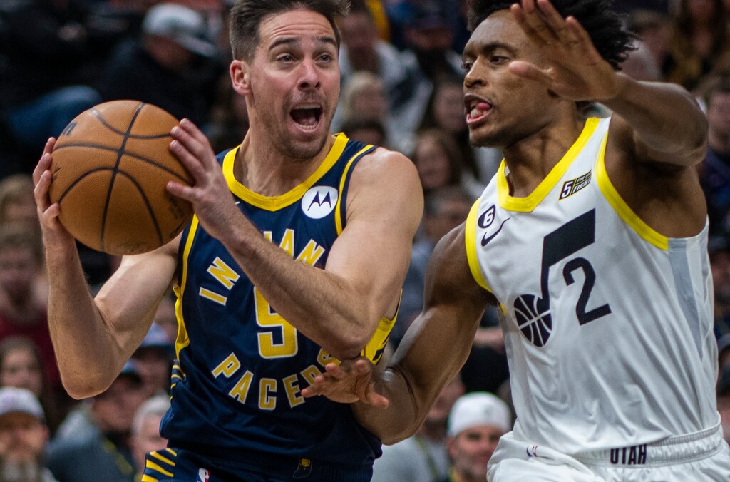 (Rick Egan | The Salt Lake Tribune) Indiana Pacers guard T.J. McConnell (9) takes the ball to the hoop, asUtah Jazz guard Collin Sexton (2) defends, in NBA action between the Utah Jazz and the Indiana Pacers at Vivint Arena, on Friday, Dec. 2, 2022.