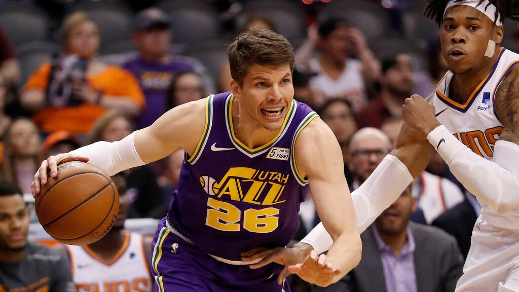 Utah Jazz guard Kyle Korver (26) drives against Phoenix Suns' Richaun Holmes during the first half of an NBA basketball game Wednesday, March 13, 2019, in Phoenix. (AP Photo/Matt York)
