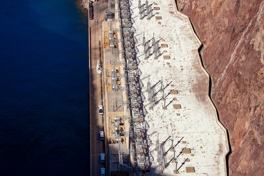 (Brett Walton | Circle of Blue) Morning sun strikes the powerhouse on the Nevada side of Hoover Dam.