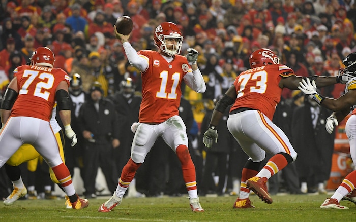 Kansas City Chiefs quarterback Alex Smith (11) throws against the Pittsburgh Steelers during the first half of an NFL divisional playoff football game Sunday, Jan. 15, 2017, in Kansas City, Mo. (AP Photo/Ed Zurga)