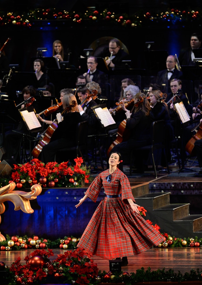 (Francisco Kjolseth  |  The Salt Lake Tribune)  The Mormon Tabernacle Choir Christmas extravaganza kicks off with Broadway star Sutton Foster and "Downton Abbey's" Hugh Bonneville at the Conference Center on Thursday, Dec. 14, 2017.