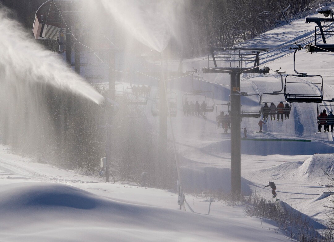(Francisco Kjolseth | The Salt Lake Tribune) With temperatures in the teens Park City Mountain Resort makes snow to try and make up for a slow start to the snow season on Saturday, Dec. 18, 2021.