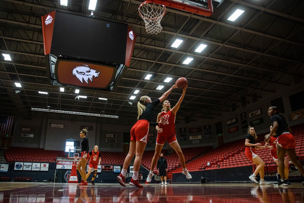 (Joe Buglewicz | The New York Times) Members of the Dixie State Trailblazers during a practice in St. George, Utah, April 1, 2021. In January it was announced that the team would not finish the 2020-2021 season.