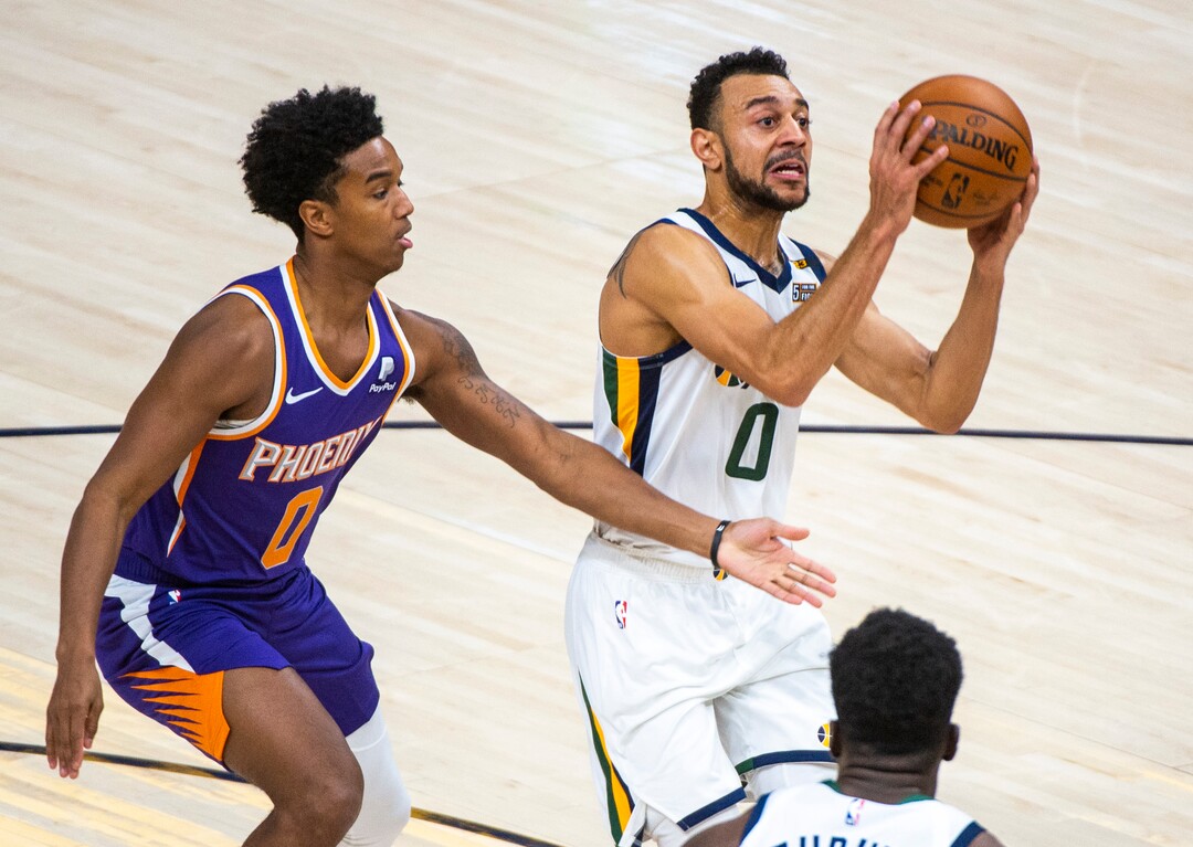 (Rick Egan | The Salt Lake Tribune)  Phoenix Suns guard Ty-Shon Alexander, guards Utah Jazz guard Nigel Williams-Goss (0) , in preseason NBA action between Utah Jazz and Phoenix Suns at Vivint SmartHome Area, on Saturday, Dec. 12, 2020.