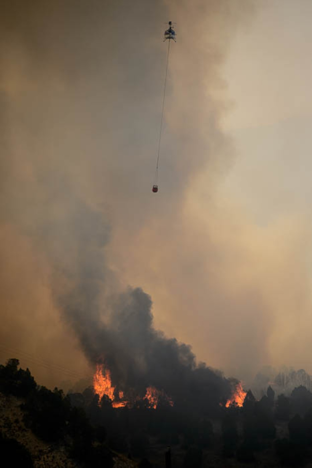 (Trent Nelson | The Salt Lake Tribune) The Coal Hollow Fire burns along Highway 6 in Utah County, Thursday Aug. 9, 2018.