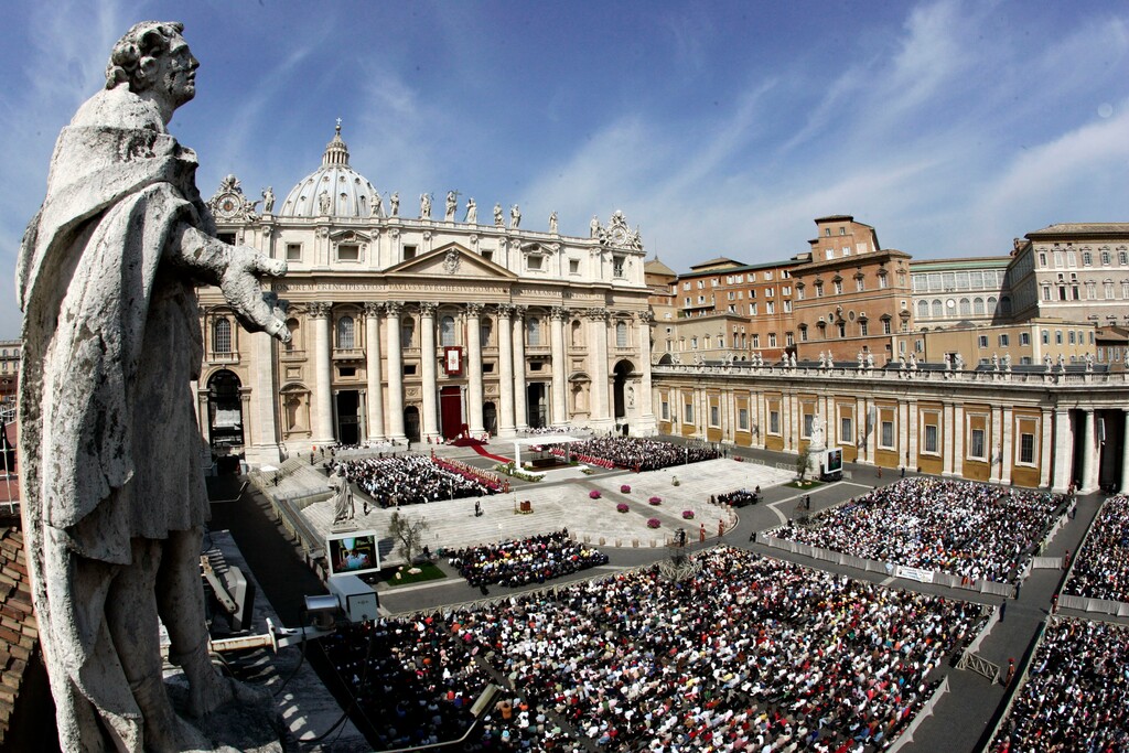 (AP Photo/Plinio Lepri) An high view of St. Peter's Square at the Vatican on Wednesday, April 2, 2008.