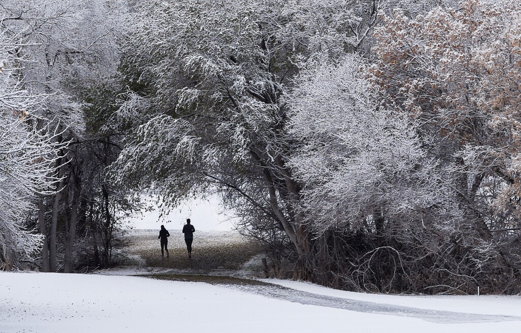 (Francisco Kjolseth | The Salt Lake Tribune) A pair of runners get in some early morning exercise on the snow covered slopes and trees of Bonneville Golf Course in Salt Lake City on Saturday, Dec. 1, 2018.