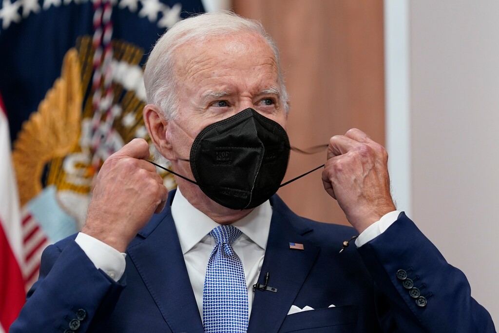 President Joe Biden removes his face mask as he arrives to speak about the economy during a meeting with CEOs in the South Court Auditorium on the White House complex in Washington, Thursday, July 28, 2022. (Photo courtesy of Susan Walsh via AP)