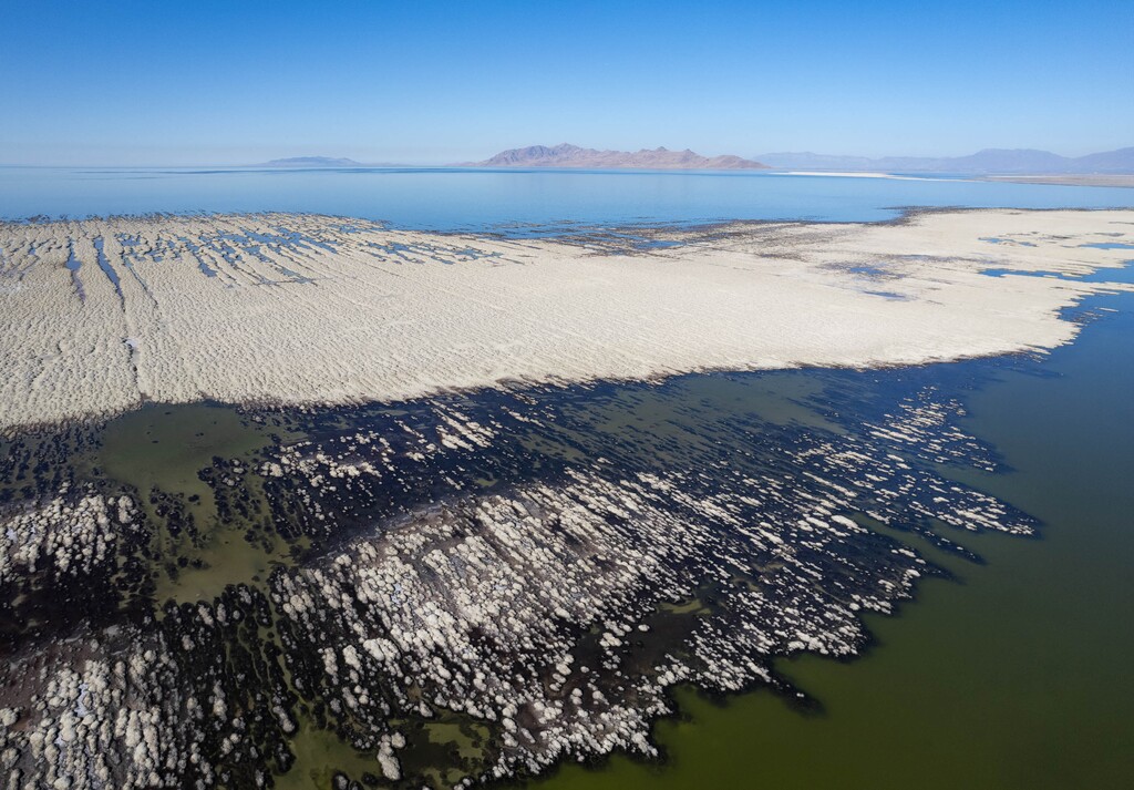 (Francisco Kjolseth | The Salt Lake Tribune) The Great Salt Lake shoreline continues to expand as more of the shallow  lakebed is uncovered and baked in the sun during ongoing drought conditions on Tuesday, Oct. 18, 2022.