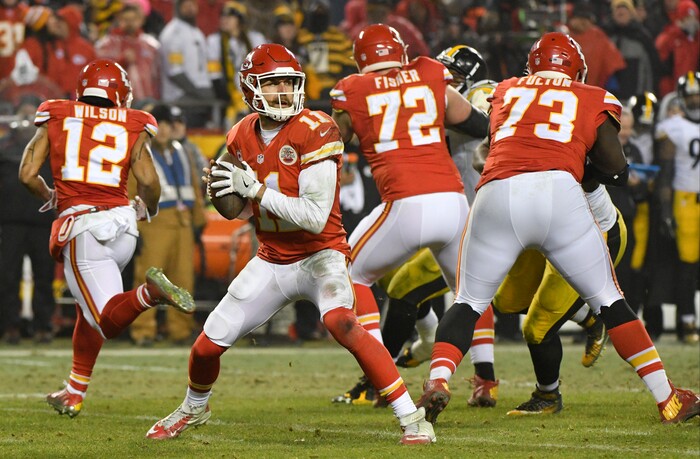 Kansas City Chiefs quarterback Alex Smith (11) throws against the Pittsburgh Steelers during the second half of an NFL divisional playoff football game Sunday, Jan. 15, 2017, in Kansas City, Mo. (AP Photo/Ed Zurga)
