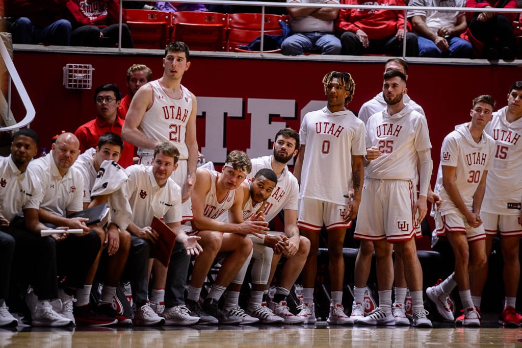 (Trent Nelson | The Salt Lake Tribune)
Utah players look on from the bench in the final moments of the loss, as the Utah Utes host the Oregon Ducks, NCAA basketball in Salt Lake City on Thursday Jan. 31, 2019.
