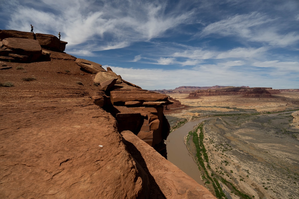 (Francisco Kjolseth | The Salt Lake Tribune) People visit the Colorado River overlook near Hite Marina on Friday, April 24, 2026.