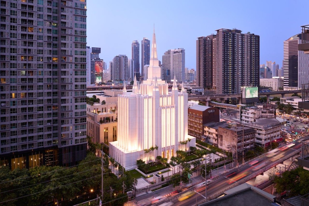(The Church of Jesus Christ of Latter-day Saints) Thailand's Bangkok Temple.