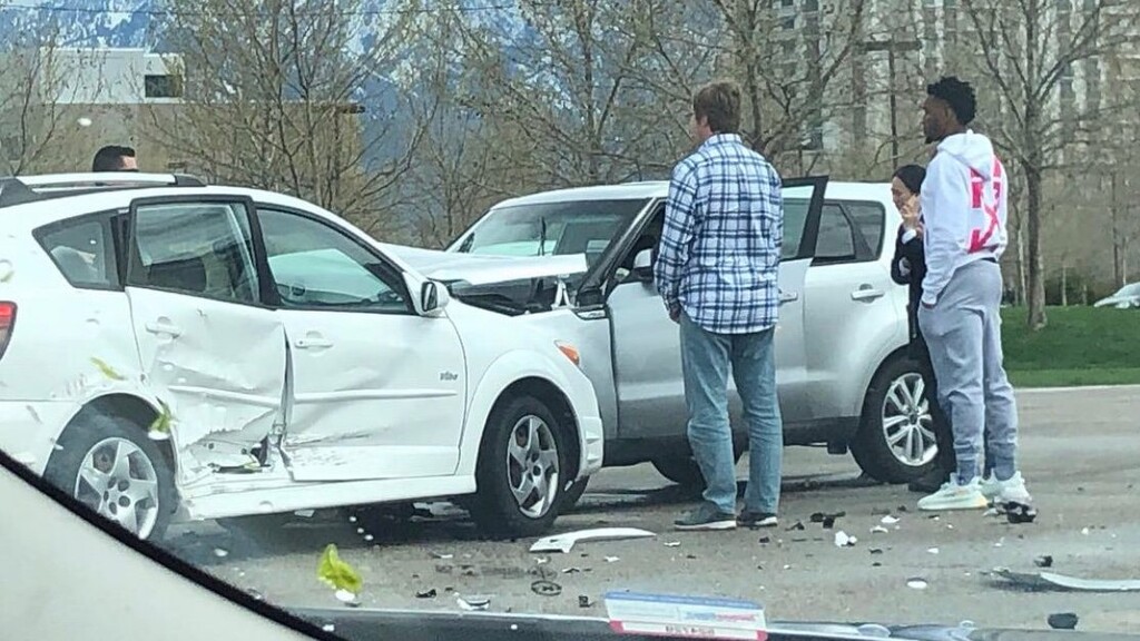 Donovan Mitchell surveys the scene of a Monday afternoon car accident in Salt Lake City. (Photo: Atiragram00, Twitter)