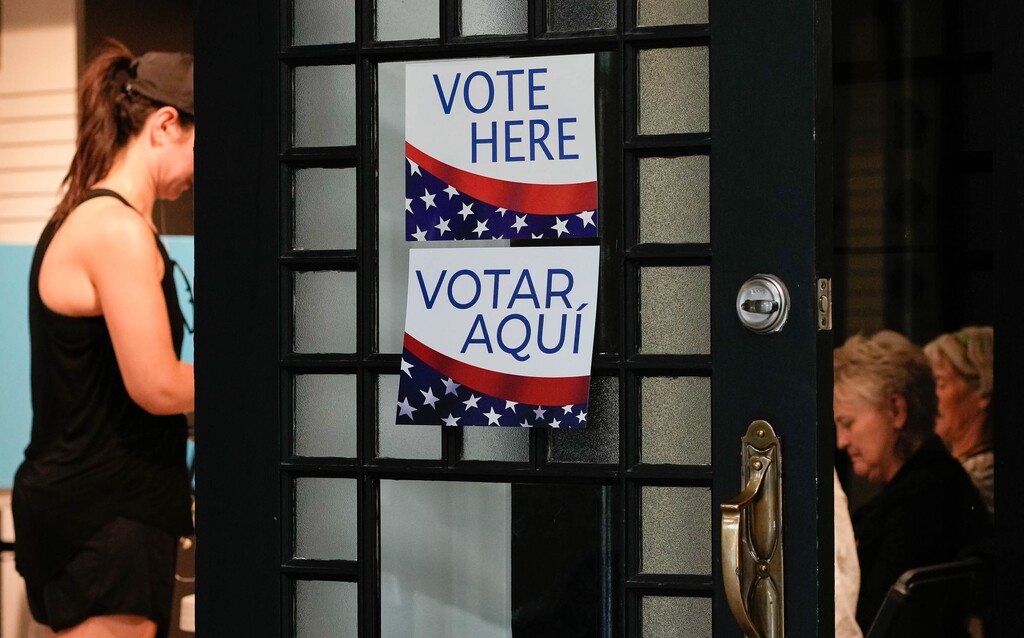 (Francisco Kjolseth | The Salt Lake Tribune) Poll workers assist voters at Trolley Square in Salt Lake City during primary Election Day on Tuesday, June 28, 2022.